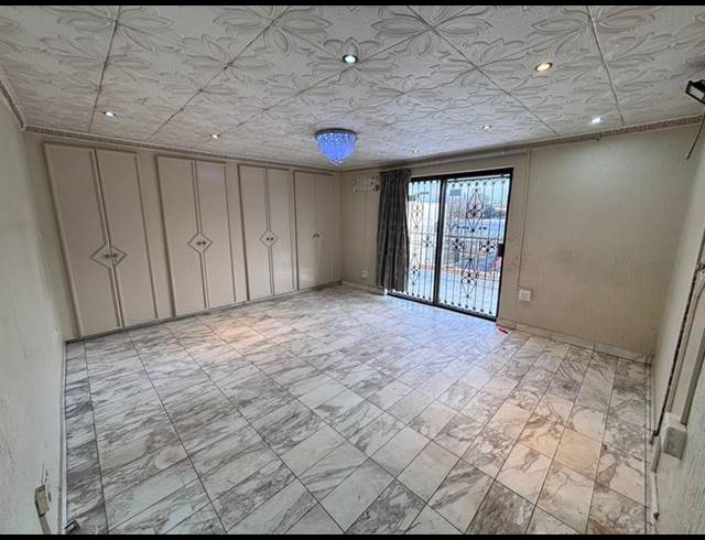 7 BEDROOM HOUSE FOR SALE IN LAUDIUM